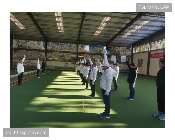 手抛球规则详解：判定条件与裁判执行标准解析